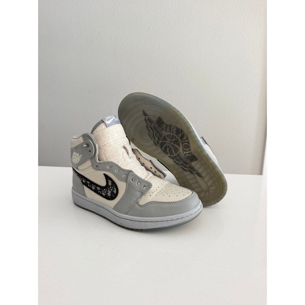 AJ 1 Retro High Mens Size 6 Grey White Limited Edition CN8607-002
